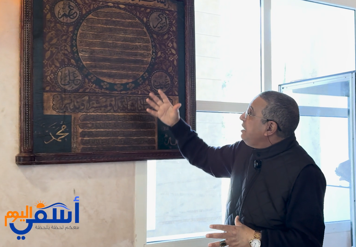 لوحة الحلية النبوية الشريفة..من مقتنيات المهتم بالتراث سعيد الجدياني