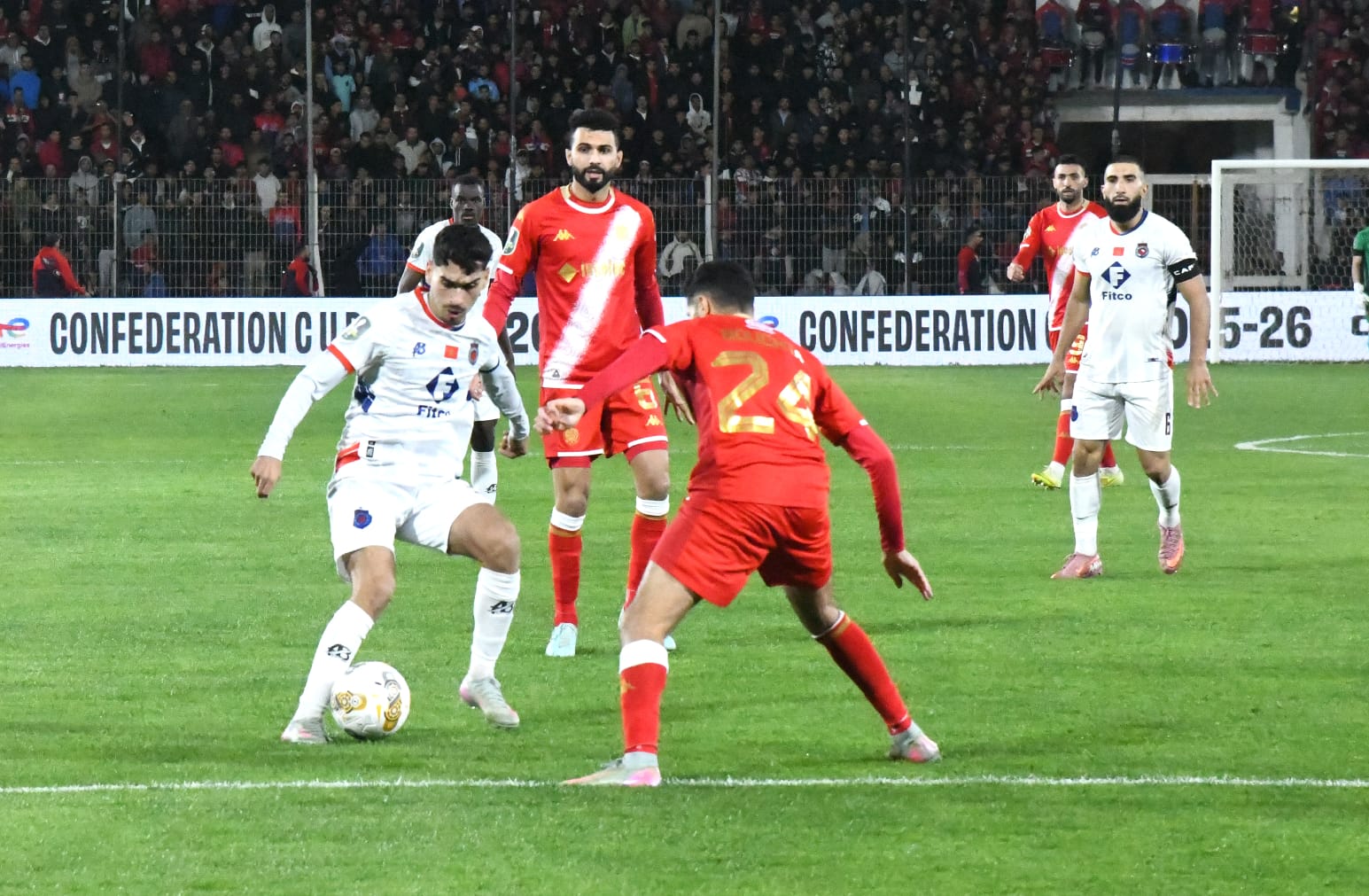 في مباراة مثيرة بآسفي.. الأولمبيك يخطف تعادلاً قاتلاً أمام الوداد ويؤجل الحسم للإياب